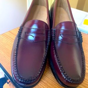 Brand new never worn burgundy weejun loafers